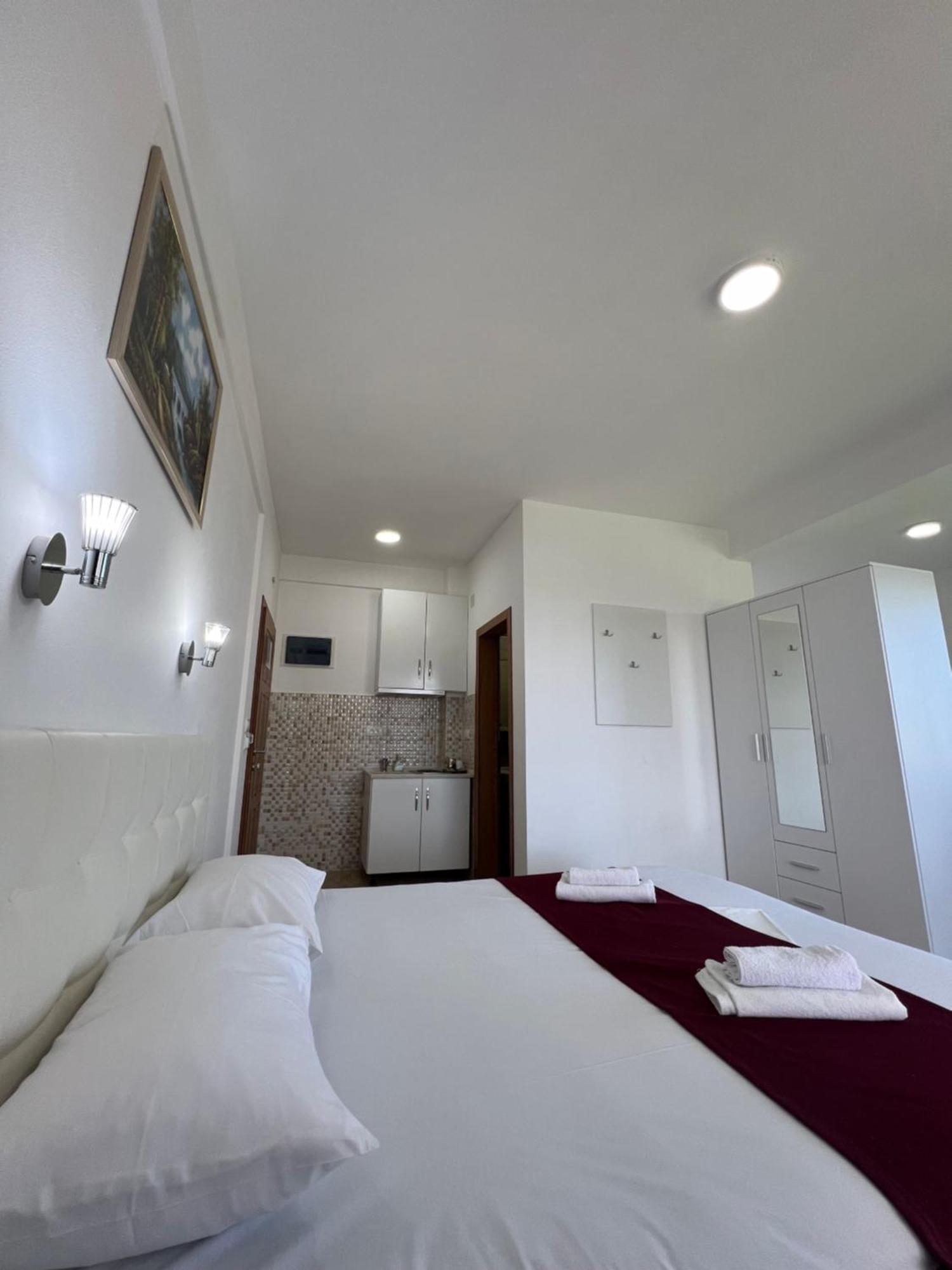 Apartments Fati & Flori Ulcinj Buitenkant foto